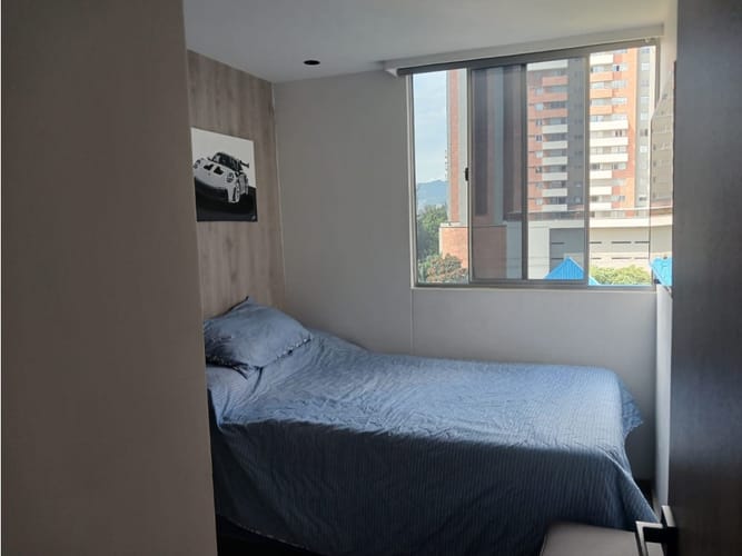 Apartamento de 3 alcobas en venta en Los Colores, Medellín, 75 m² · foto 3 de 24