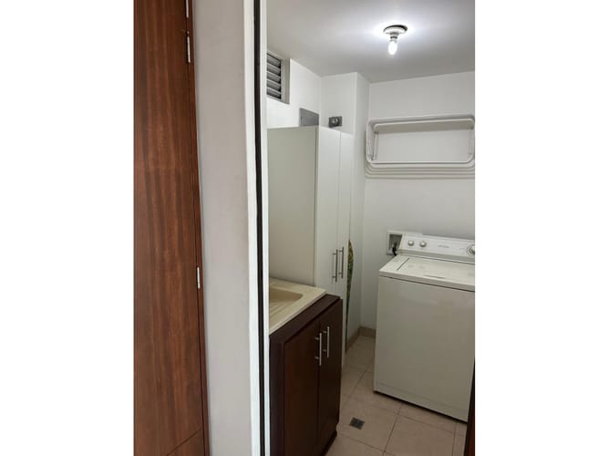 Apartaestudio en venta en La Aguacatala, Medellín, 40 m² · foto 12 de 12