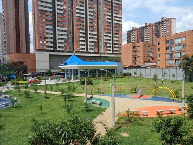 Apartamento de 3 alcobas en venta en Los Colores, Medellín, 75 m² · foto 18 de 24