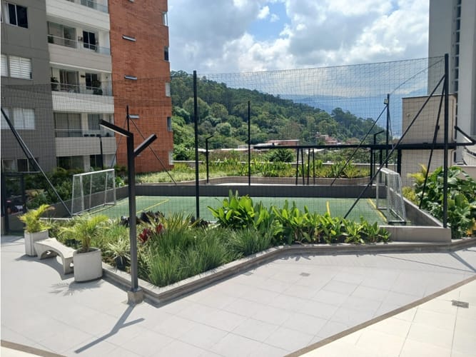 Apartamento de 3 alcobas en venta en Los Colores, Medellín, 75 m² · foto 20 de 24