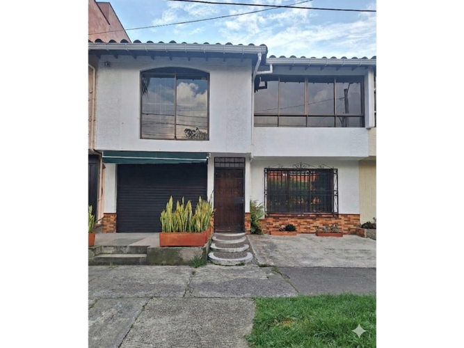 Casa de 3 alcobas en venta en Belén, Medellín, 300 m² · foto 1 de 24