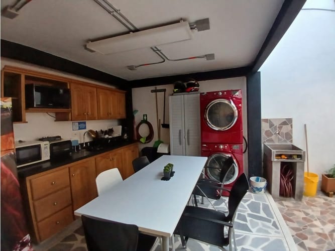 Casa de 3 alcobas en venta en Belén, Medellín, 300 m² · foto 5 de 24