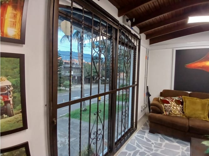 Casa de 3 alcobas en venta en Belén, Medellín, 300 m² · foto 9 de 24