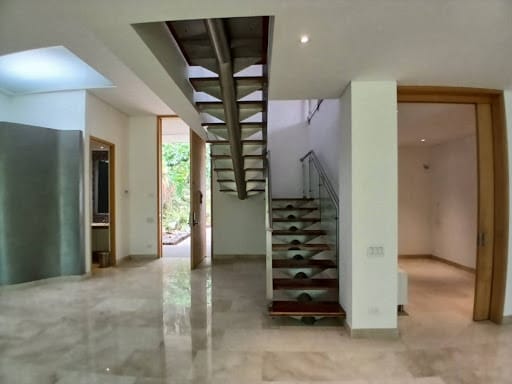 Casa de 3 alcobas en arriendo en Urbanización Las Cumbres, Envigado, 455 m² · foto 3 de 24