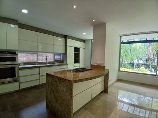 Casa de 3 alcobas en arriendo en Urbanización Las Cumbres, Envigado, 455 m² · foto 6 de 24