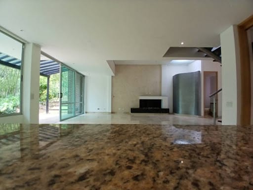 Casa de 3 alcobas en arriendo en Urbanización Las Cumbres, Envigado, 455 m² · foto 7 de 24