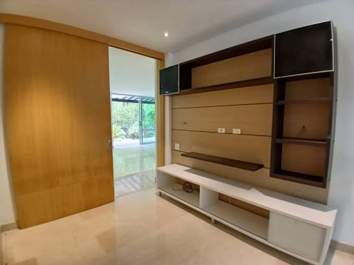 Casa de 3 alcobas en arriendo en Urbanización Las Cumbres, Envigado, 455 m² · foto 8 de 24