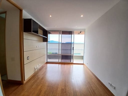 Casa de 3 alcobas en arriendo en Urbanización Las Cumbres, Envigado, 455 m² · foto 9 de 24