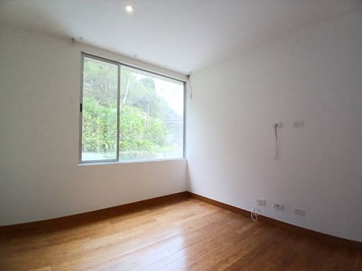 Casa de 3 alcobas en arriendo en Urbanización Las Cumbres, Envigado, 455 m² · foto 10 de 24
