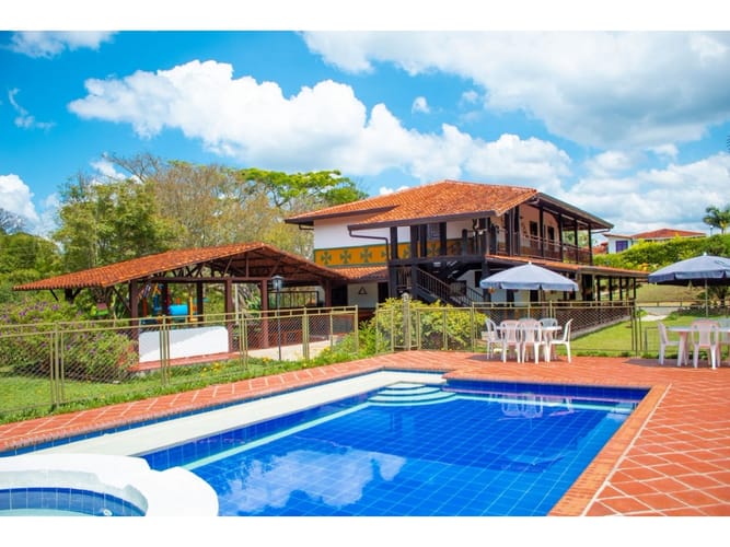 Casa de 8 alcobas en venta en Armenia, 709 m² · foto 8 de 24