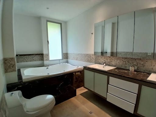 Casa de 3 alcobas en arriendo en Urbanización Las Cumbres, Envigado, 455 m² · foto 17 de 24