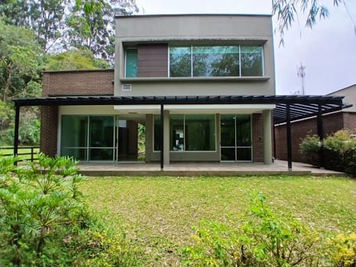 Casa de 3 alcobas en arriendo en Urbanización Las Cumbres, Envigado, 455 m² · foto 23 de 24