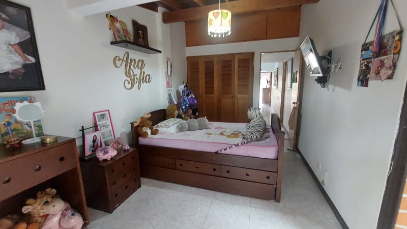 Casa de 3 alcobas en arriendo en Loma De Las Brujas, Envigado, 230 m² · foto 8 de 19