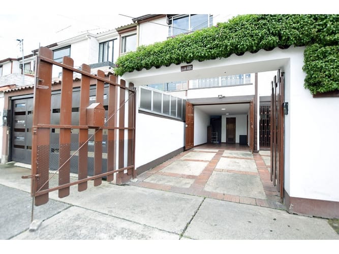 Casa de 3 alcobas en venta en Estrella Del Norte, Bogotá, 350 m² · foto 3 de 24