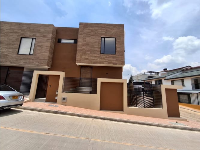 Casa de 4 alcobas en venta en Tunja, Tunja, 271 m² · foto 2 de 24