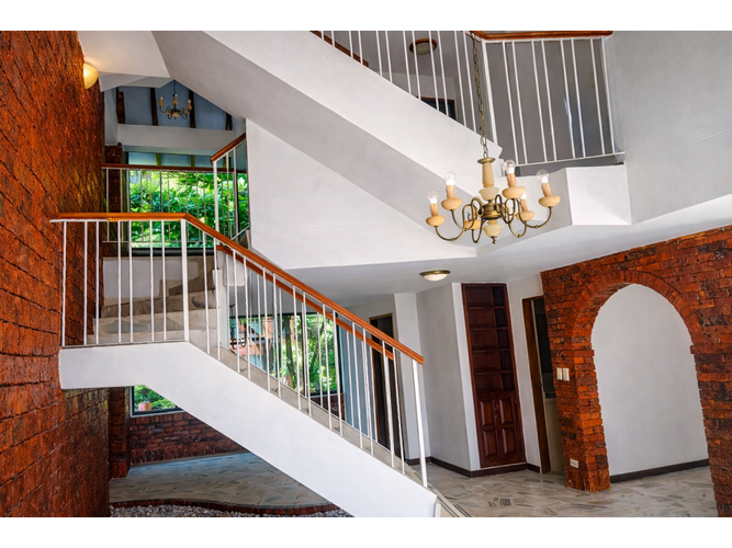 Casa de 4 alcobas en venta en Nueva Tequendama, Cali, 247 m² · foto 3 de 19