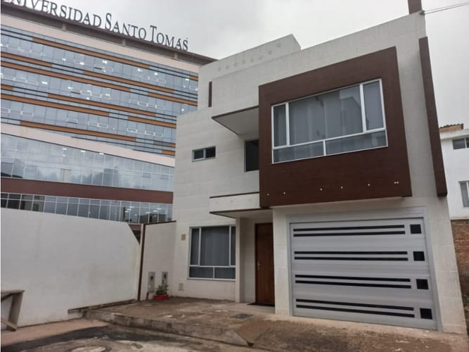 Casa de 5 alcobas en venta en Cd. Comfaboy, Tunja, 290 m² · foto 2 de 24