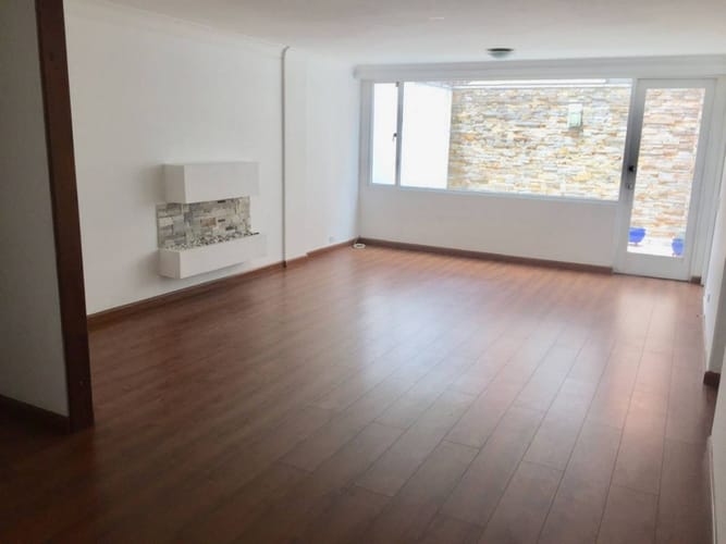 Apartamento de 3 alcobas en venta en Santa Barbara Central, Bogotá, 145 m² · foto 2 de 17
