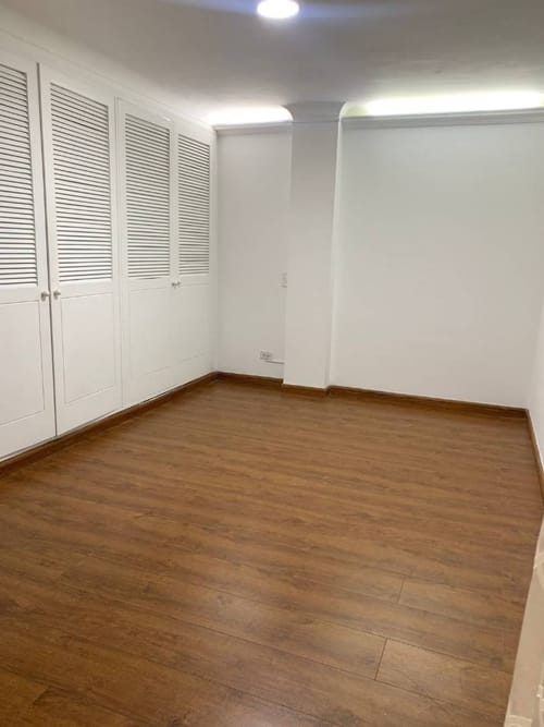 Apartamento de 3 alcobas en venta en Santa Barbara Central, Bogotá, 145 m² · foto 6 de 17