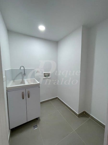 Apartamento de 3 alcobas en arriendo en Las Lomitas, Sabaneta, 87 m² · foto 9 de 18