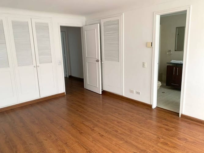 Apartamento de 3 alcobas en venta en Santa Barbara Central, Bogotá, 145 m² · foto 16 de 17