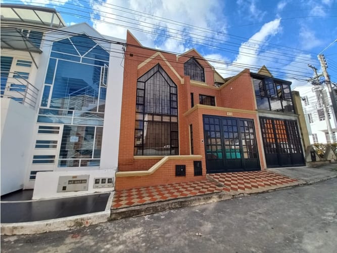 Casa de 6 alcobas en venta en Ub. Balcones De Terranova, Tunja, 194 m² · foto 2 de 24