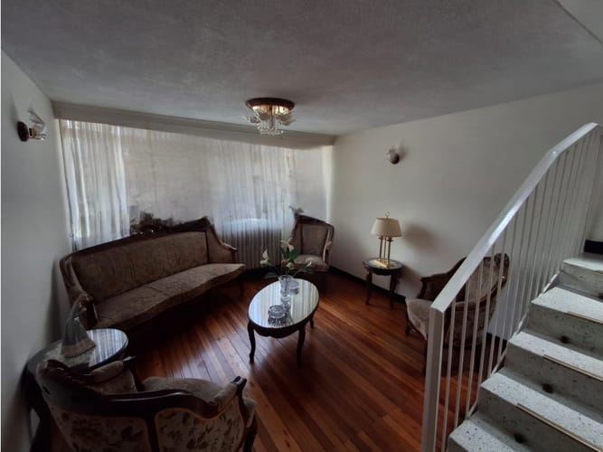 Casa de 9 alcobas en venta en Villa Olimpica, Tunja, 241 m² · foto 3 de 24