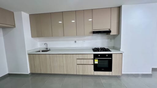 Apartamento de 3 alcobas en arriendo en Belén Rosales, Medellín, 80 m² · foto 2 de 15