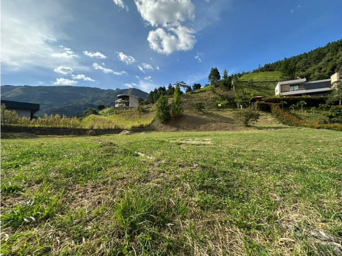 Lote en venta en La Navarra, Bello, 2524 m² · foto 3 de 10