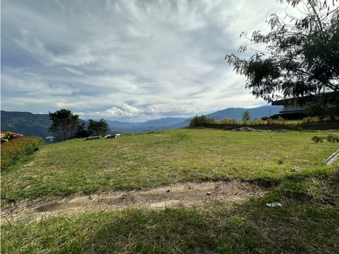 Lote en venta en La Navarra, Bello, 2524 m² · foto 6 de 10