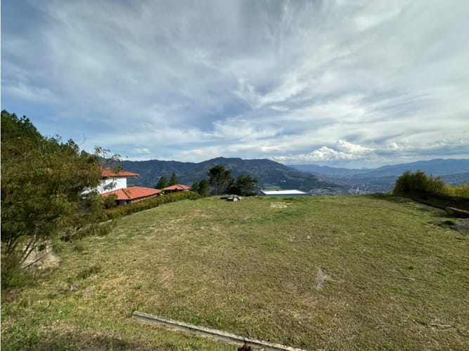 Lote en venta en La Navarra, Bello, 2524 m² · foto 7 de 10