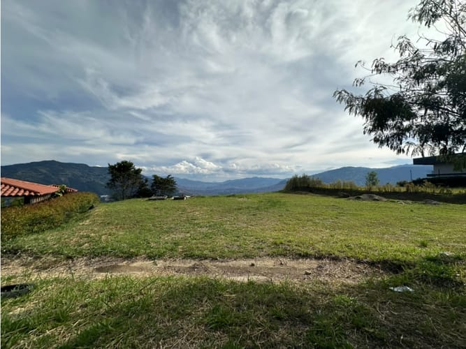 Lote en venta en La Navarra, Bello, 2524 m² · foto 8 de 10