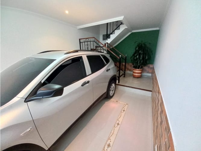 Casa de 5 alcobas en venta en Ub. El Recreo, Tunja, 263 m² · foto 2 de 24