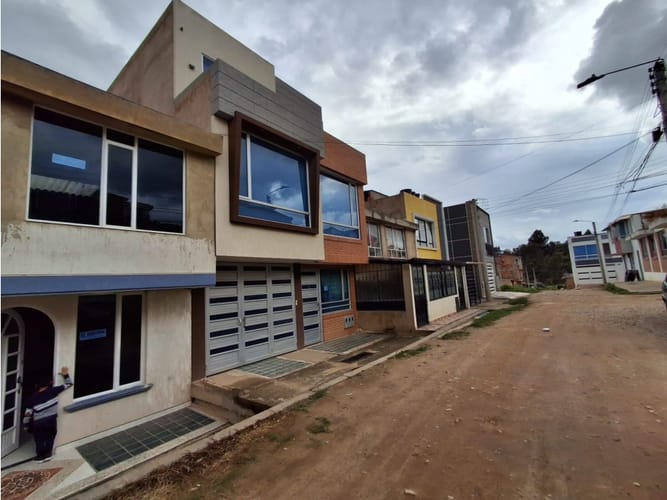 Casa de 7 alcobas en venta en Prados Del Norte, Tunja, 200 m² · foto 11 de 24