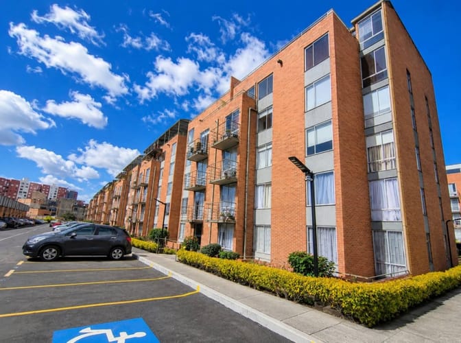 Apartamento de 4 alcobas en venta en San Antonio Noroccidental, Bogotá, 99 m² · foto 2 de 24