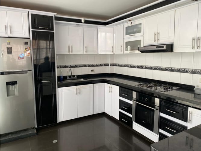 Casa de 6 alcobas en venta en Santa Ines, Tunja, 239 m² · foto 2 de 24