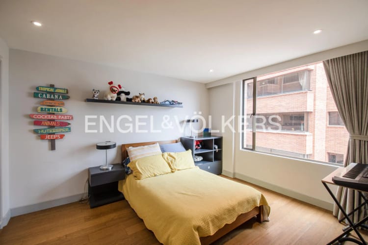 Apartamento de 3 alcobas en venta en Chicó Alto, Bogotá, 248 m² · foto 14 de 19