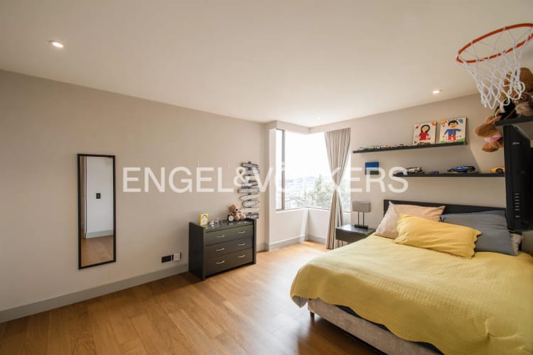 Apartamento de 3 alcobas en venta en Chicó Alto, Bogotá, 248 m² · foto 13 de 19