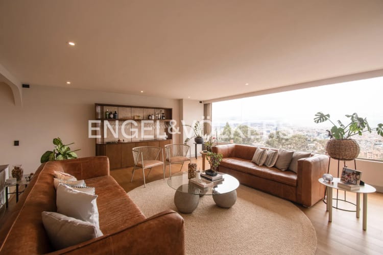 Apartamento de 3 alcobas en venta en Chicó Alto, Bogotá, 248 m² · foto 2 de 19