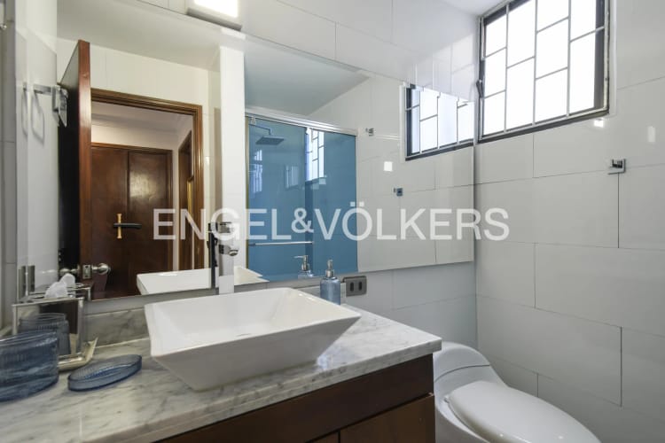 Apartamento de 2 alcobas en venta en Chicó Reservado, Bogotá, 118 m² · foto 9 de 10