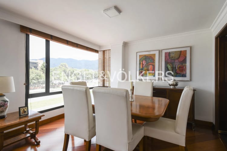 Apartamento de 2 alcobas en venta en Chicó Reservado, Bogotá, 118 m² · foto 3 de 10