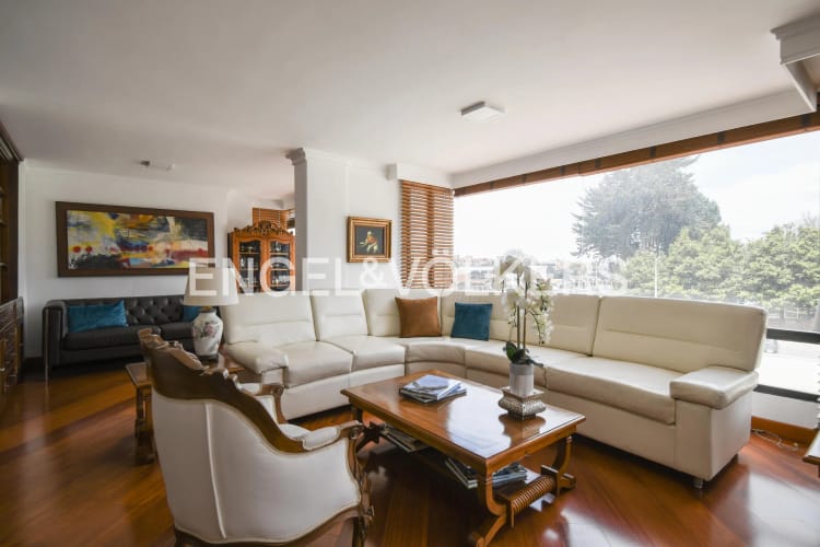 Apartamento de 2 alcobas en venta en Chicó Reservado, Bogotá, 118 m² · foto 2 de 10