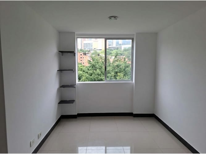 Apartamento de 2 alcobas en arriendo en El Poblado, Medellín, 55 m² · foto 6 de 7