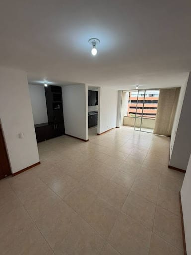 Apartamento de 3 alcobas en arriendo en Cumbres, Envigado, 86 m² · foto 3 de 15