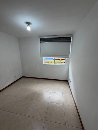Apartamento de 3 alcobas en arriendo en Cumbres, Envigado, 86 m² · foto 6 de 15
