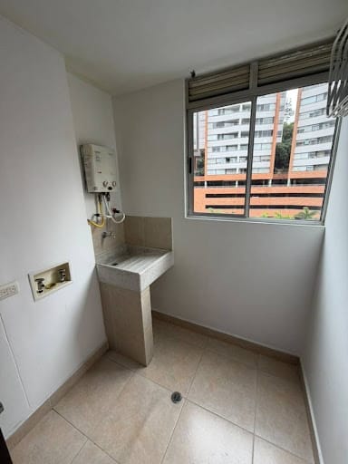 Apartamento de 3 alcobas en arriendo en Cumbres, Envigado, 86 m² · foto 14 de 15