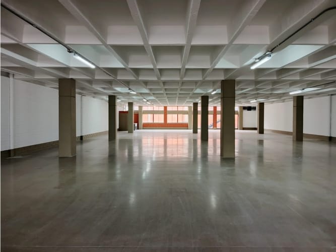Oficina en arriendo en El Poblado, Medellín, 911 m² · foto 3 de 6