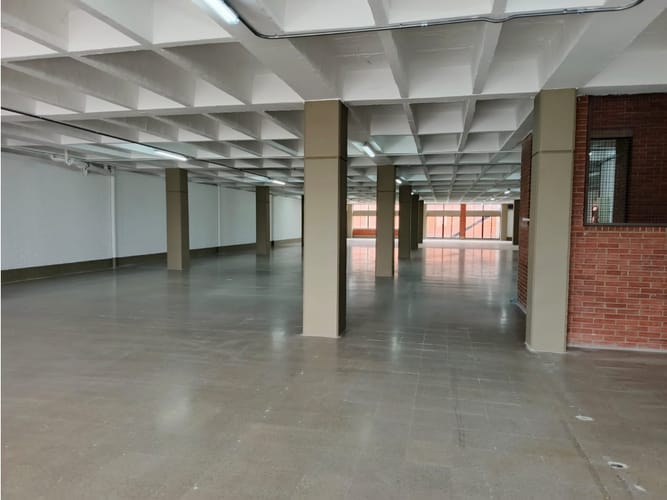 Oficina en arriendo en El Poblado, Medellín, 911 m² · foto 6 de 6