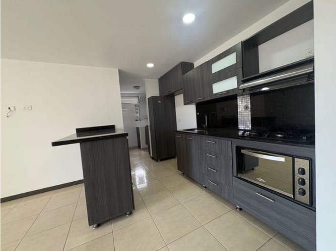 Apartamento de 3 alcobas en arriendo en Los Cerros - El Vergel, Envigado, 75 m² · foto 2 de 11