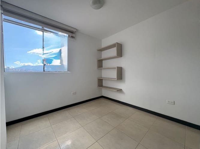 Apartamento de 3 alcobas en arriendo en Los Cerros - El Vergel, Envigado, 75 m² · foto 3 de 11